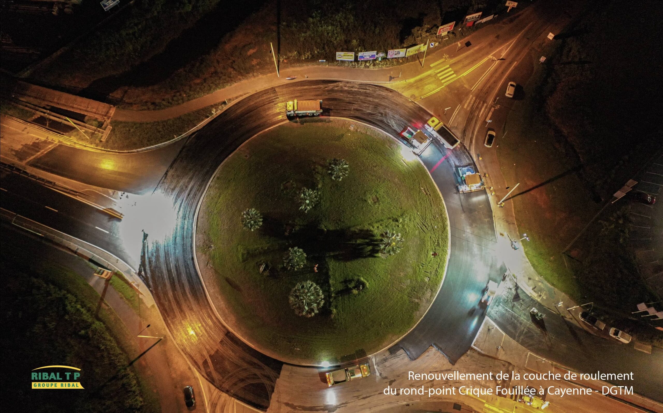 Colas Ribal TP - Renouvellement de la couche de roulement du rond point Crique Fouillée à Cayenne